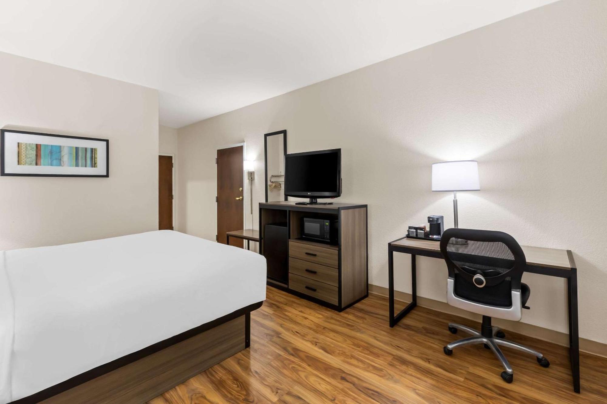 Quality Inn Fayetteville Near Historic Downtown Square Exterior photo