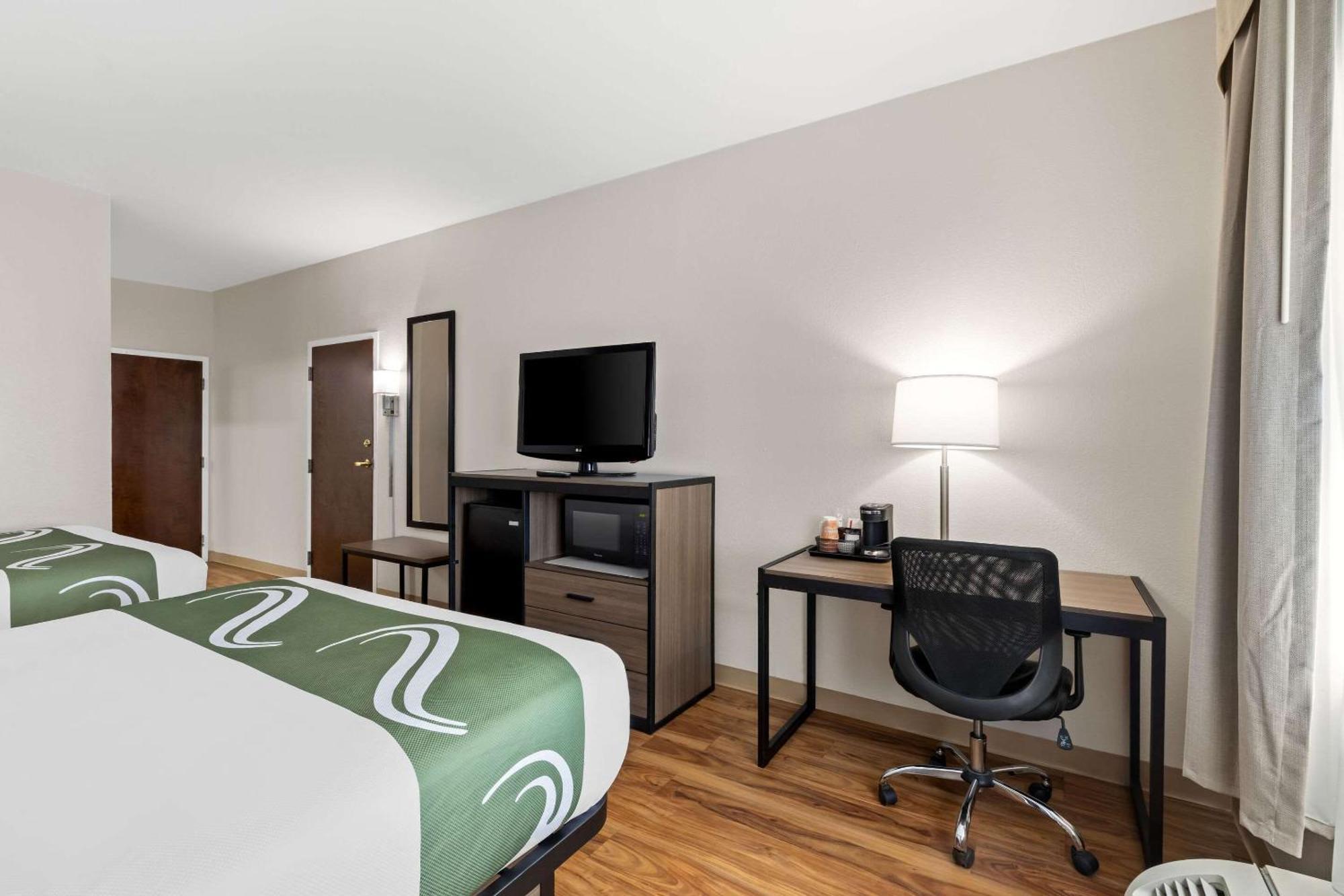 Quality Inn Fayetteville Near Historic Downtown Square Exterior photo